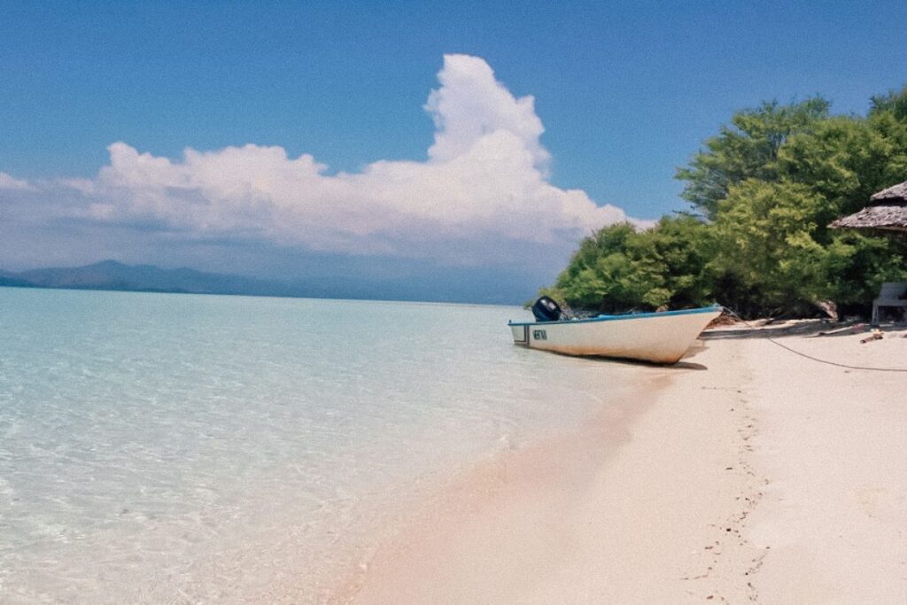 Menjelajahi Keindahan Wisata Pulau Kasa di Maluku