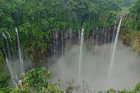 Mengagumi Keindahan Air Terjun Tumpak Sewu Jawa Timur