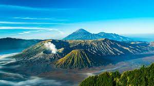 Menikmati Keindahan Gunung Berapi yang Megah di Jawa Timur